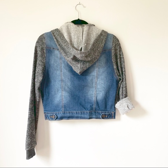 Casual Cropped Jean Jacket Hoodie - Picture 3 of 3